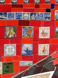 lots of Dutch tiles, among others
