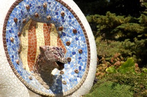 the second fountain: red-and-gold striped Catalan shield with head of serpent poking out