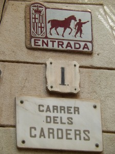 typical way of marking one-way streets in the tight lanes of Barri Gotic