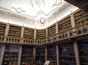 inside the Riccardiana library
