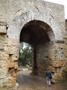 Don heading through the Arch (Porta all'Arco)
