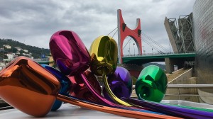 my favourite picture, which Don took with his phone, this sculpture is called "Tulips" by Jeff Koons