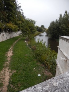 the pretty Arianzón River runs through the city